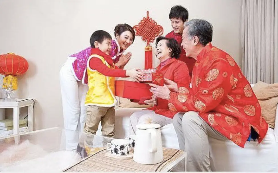 family celebrating cny